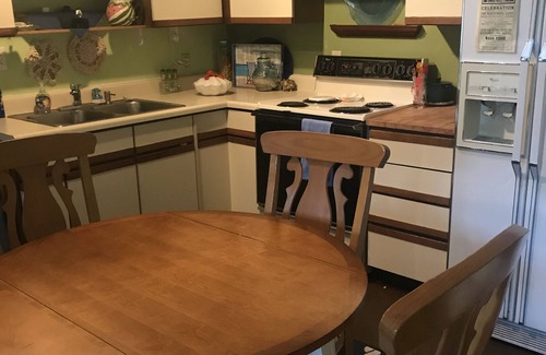 Brooklyn Cottage | WATERFRONT COTTAGE IN IRISH HILLS