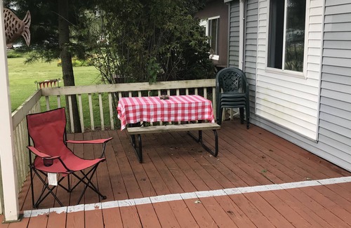 Brooklyn Cottage | WATERFRONT COTTAGE IN IRISH HILLS