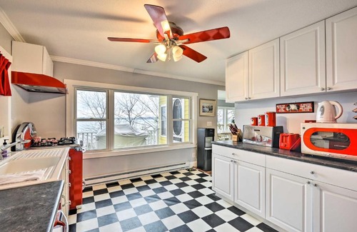 Clayton House | Waterfront Cottage on Sawmill Bay with Deck!