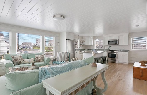 Jerusalem Cottage | Waterfront Cottage ! On Skip's Dock, Jerusalem RI !