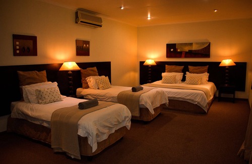 Vaalview Hotel | Waterfront Country Lodge