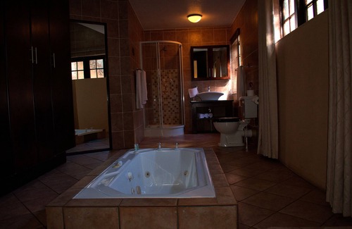 Vaalview Hotel | Waterfront Country Lodge