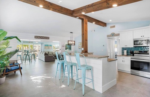 Bahia Vista House | Waterfront Escape - Free Golf Cart, SUPs, GoldenTee!