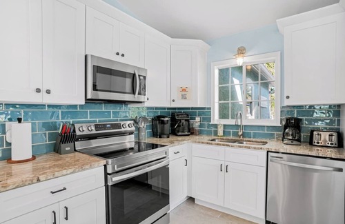 Bahia Vista House | Waterfront Escape - Free Golf Cart, SUPs, GoldenTee!