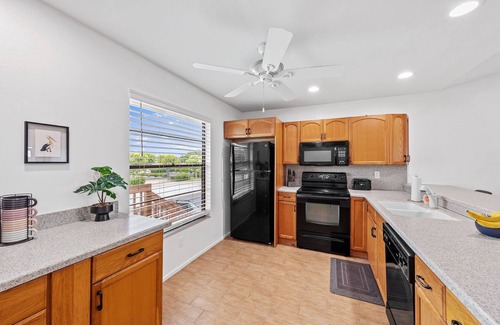 Eight Lakes Condo | Waterfront Escape in Cape Coral