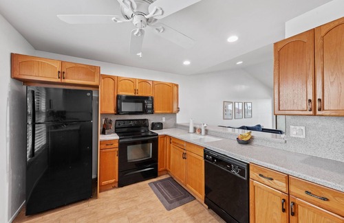 Eight Lakes Condo | Waterfront Escape in Cape Coral