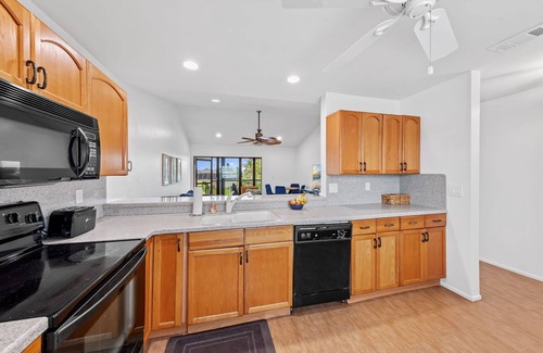 Eight Lakes Condo | Waterfront Escape in Cape Coral