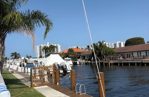 Coral Ridge Apartment | waterfront Fort Lauderdale condo with heated pool