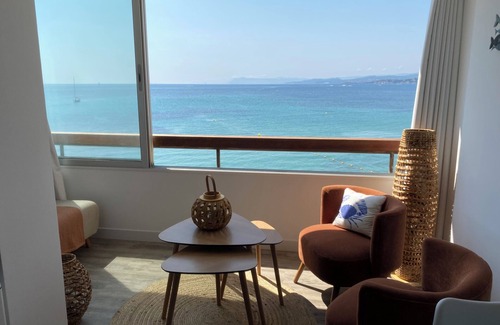 Six-Fours-les-Plages Apartment | Waterfront studio with enchanting views