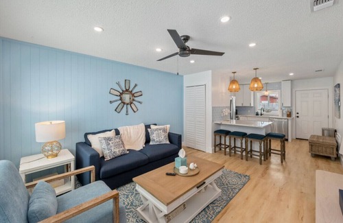 Fort Walton Beach Apartment | Waterfront Getaway w/Pool Access – Bluefish #3