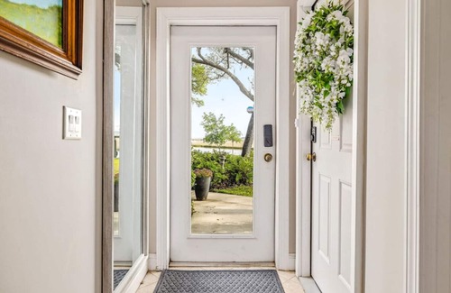 Northside Apartment | Waterfront Getaway Fall Mornings & Scenic Views