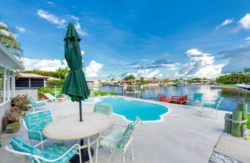 Gulf Harbors House | Waterfront Gulf Getaway