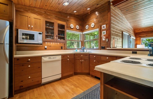 Little Sturgeon House | Waterfront Haven w/Deck & Firewood Included