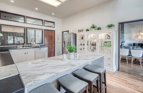 Country Club House | Waterfront Hawaiian oasisnn