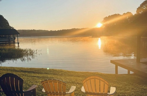 Wildwood Point Cottage | Waterfront home for you and your furry friends.