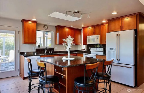 La Conner House | Waterfront Home in Historic La Conner. 30 Day Stay. Excellent Long-Term Rates.