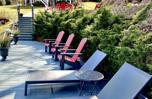 Goodview House | WATERFRONT HOT TUB, FIRE PIT, THEATER/GAMEROOM, WIFI, KAYAKS, MULTI FAMILY