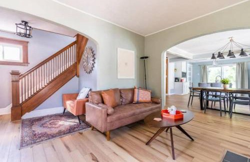 Tonawanda House | Waterfront house near the Niagara Falls/Canal/Canadian Border