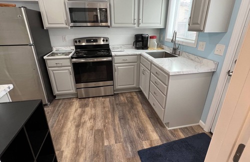 Prudenville House | Waterfront house with sandy beach near downtown