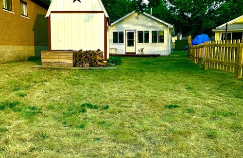 Prudenville House | Waterfront house with sandy beach near downtown