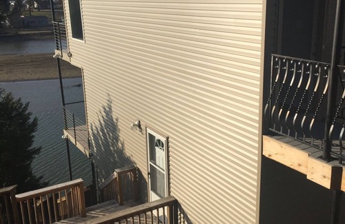 Piney House | Waterfront Lake house 2 balcony’s. Amazing sunsets! Boat dock, fire pit!