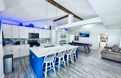 Mid America House | Waterfront Lake House on Lake Hamilton 2 Slips - Central -Main Channel