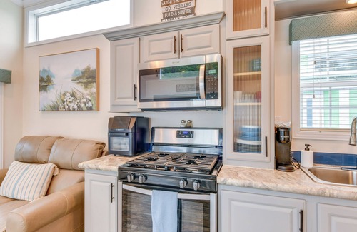 Sherrills Ford Cottage | Waterfront Lake Norman Cabin w/Screened Porch!