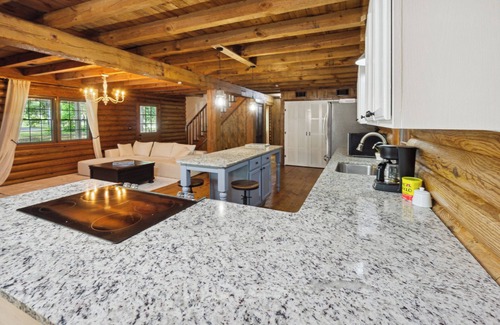 Fleming House | Waterfront Log home near Savannah Downtown