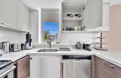 Bay Harbor Islands Apartment | Waterfront Luxury Kosher Condo with Rooftop Pool, Bay Harbor Islands