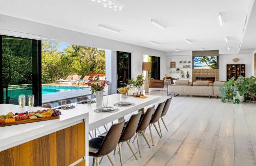 Harbor Beach Villa | Waterfront Masterpiece Villa Grand Heated Pool Seabreeze Key