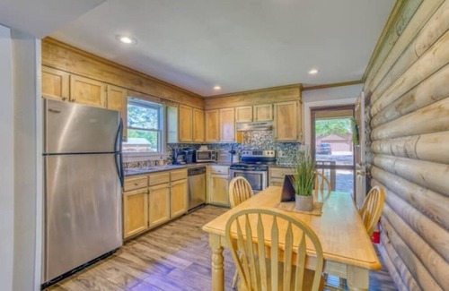 Town Creek Cabin | Waterfront Modern Cabin with Kayaks & Paddle boards. Golf Cart for Rent.