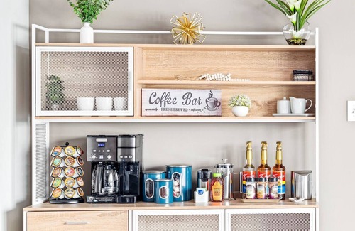 Jeffersonville House | Waterfront*Newspaper featured*Views*Pets*Theater*Hot Tub*Sauna*Luxe Amenities