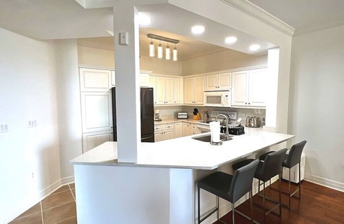 Redevelopment Area Condo | Waterfront Oasis, Luxury Condo, First-Class Dining