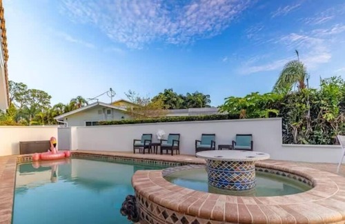 Anona House | Waterfront Oasis: Serene Retreat 7Mins To Beach!