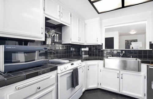Discovery Bay House | ⚓ Waterfront Oasis: Stunning 3 BDR in Discovery Bay | Sleeps 8