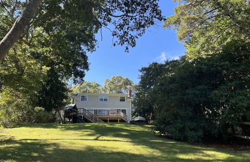 East Falmouth House | Waterfront on Lake! 6 bd, 2 bth. Central Air. Huge Deck. Paddle boat!