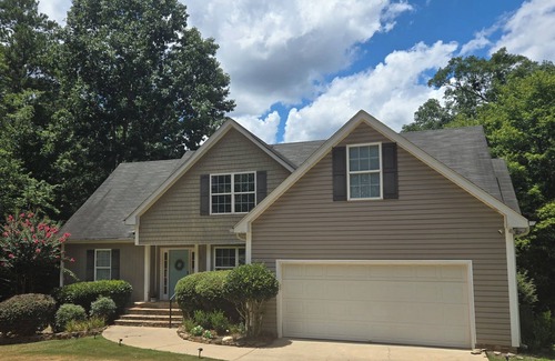 Eatonton House | Waterfront on Lake Sinclair 4 bedroom 4bath Bring your boat or relax on the lake