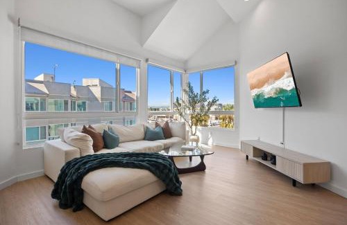 Marina del Rey Apartment | Waterfront Penthouse - Marina Views - Rooftop