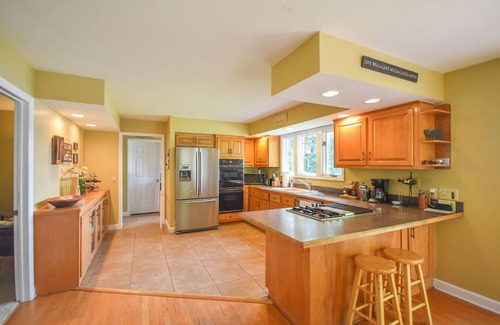 Olivia House | WATERFRONT & PET FRIENDLY! Beautiful Lakefront Home Near Golf and Fort Bragg