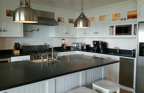 Sag Harbor House | Waterfront, Pool, HotTub, Strong WIFI, Pingpong, Paddleboard, Kayak, Bocce Court