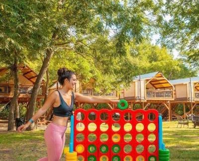 Seguin House | Waterfront Prairie Flower Treehouse