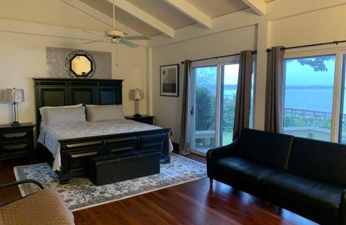 Beaufort House | Waterfront! Private Dock! Cottage in the City!