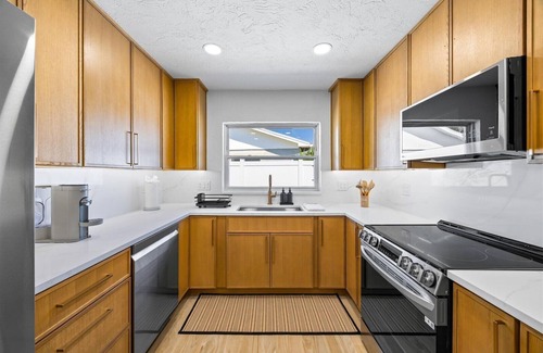 Causeway Isles House | Waterfront Retreat 3 Bedroom 2 Bath Pool & Dock
