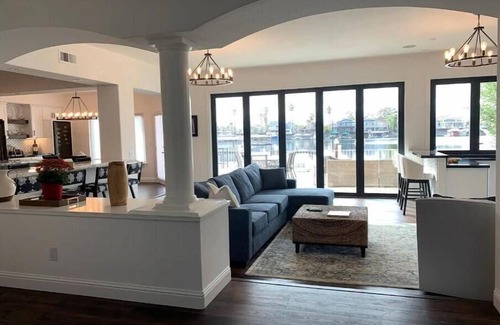 Discovery Bay House | Waterfront Remodeled House close to FAST Water