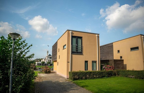 Midlaren House | Waterfront Retreat in Drenthe