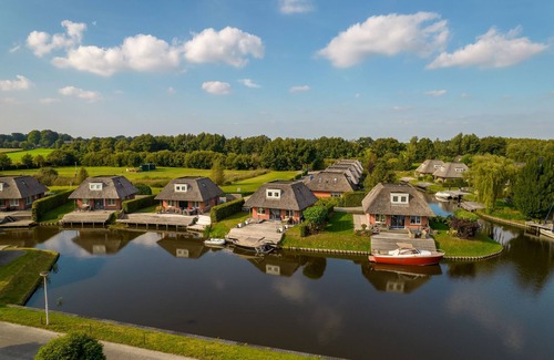 Midlaren House | Waterfront Retreat in Drenthe