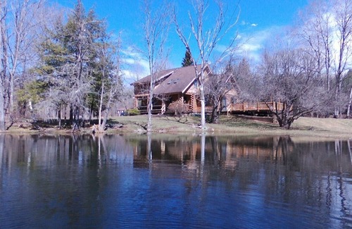 Windham Cabin | Waterfront Secluded Log-house w/Sauna, Games, More, Mins To Town & Activities