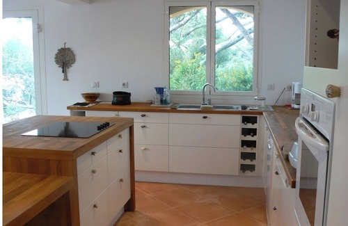 Ensues-la-Redonne Villa | Waterfront, sleeps 8, direct access to the sea in 1 min.