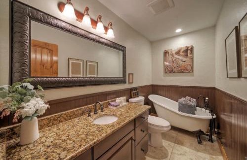 Seguin House | Waterfront Sleeps 16 Perfect for Family & Wurstfest