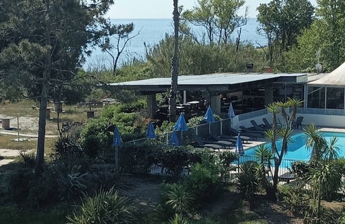 Moriani-Plage Apartment | Waterfront studio, sea-view terrace, direct access to the sea, parking.